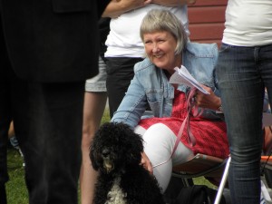 Barbro Andersson med fina unghundstiken Lykke.